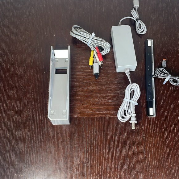 Bundle White Nintendo LU392586243 Wii console RVL-001/ Stand / Mario kart wheel - Picture 5 of 8